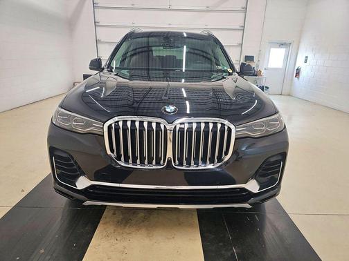 Black Sapphire Metallic 2020 BMW X7 xDrive40i