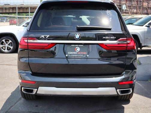 Black Sapphire Metallic 2020 BMW X7 xDrive40i