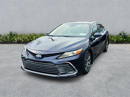 2022 Toyota Camry Hybrid XLE