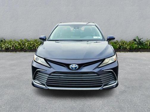2022 Toyota Camry Hybrid XLE
