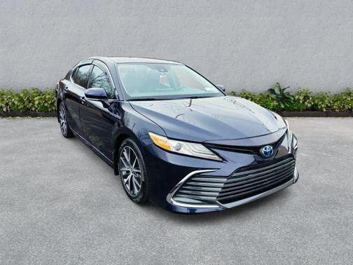 2022 Toyota Camry Hybrid XLE
