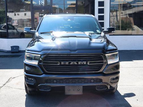 Diamond Black Crystal Pearlcoat 2023 RAM 1500 Laramie