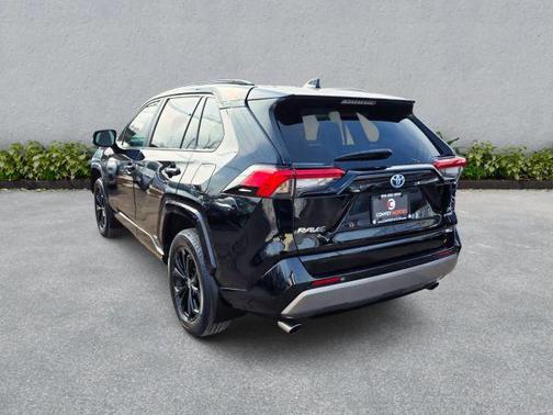 2022 Toyota RAV4 Hybrid SE