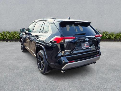 2022 Toyota RAV4 Hybrid SE
