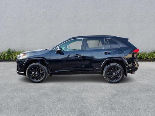 2022 Toyota RAV4 Hybrid SE