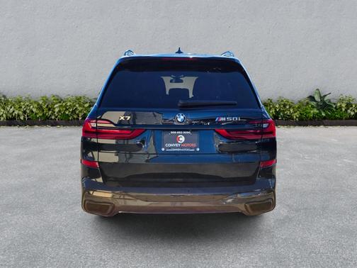 2021 BMW X7 M50i