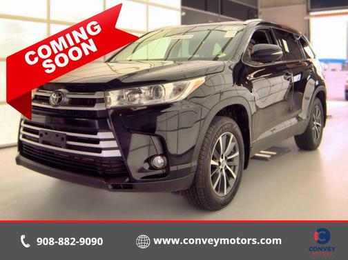 Midnight Black Metallic 2019 Toyota Highlander XLE