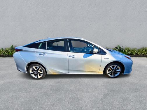 2016 Toyota Prius Four Touring