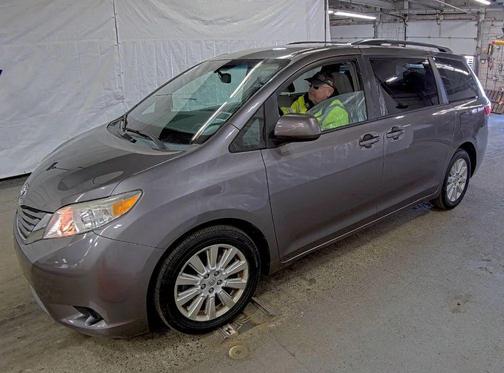 2015 Toyota Sienna LE