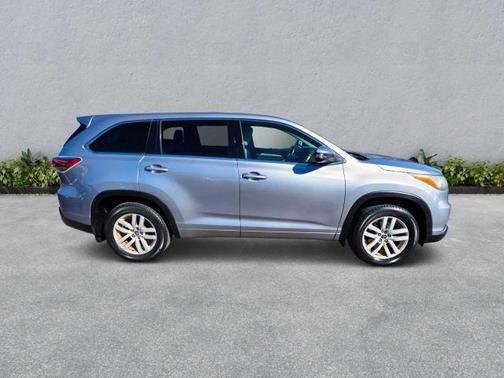 2016 Toyota Highlander LE