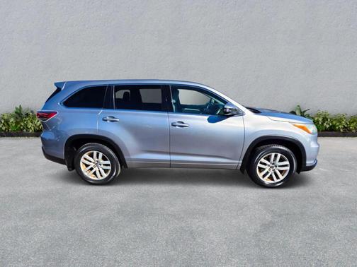 2016 Toyota Highlander LE