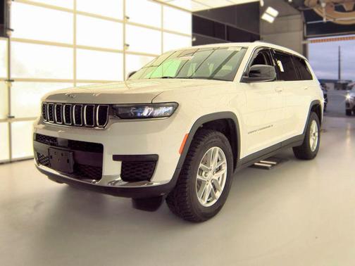 Bright White Clearcoat 2024 Jeep Grand Cherokee L Laredo