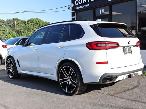 Mineral White Metallic 2020 BMW X5 M50i
