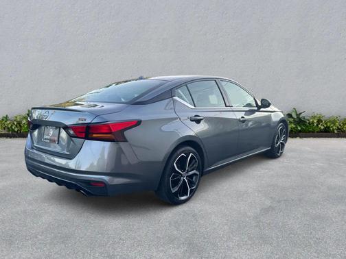 2023 Nissan Altima SR FWD