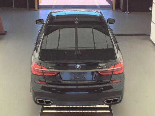 Black Sapphire Metallic 2018 BMW M760 xDrive