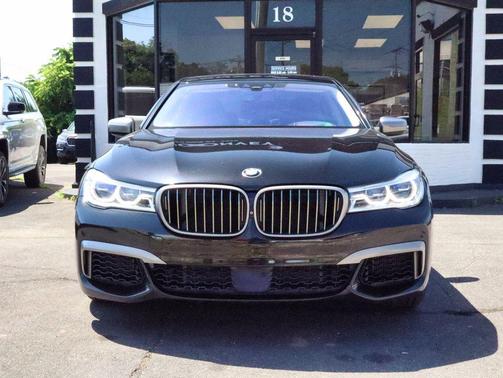 Black Sapphire Metallic 2018 BMW M760 xDrive