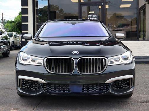 Black Sapphire Metallic 2018 BMW M760 xDrive