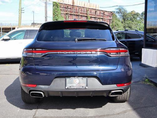 Sapphire Blue Metallic 2019 Porsche Macan Macan