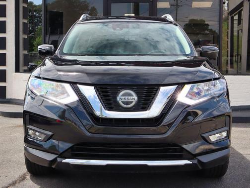 Magnetic Black 2018 Nissan Rogue SL