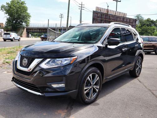 Magnetic Black 2018 Nissan Rogue SL