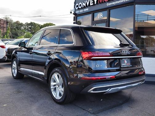 Black 2021 Audi Q7 55 Premium