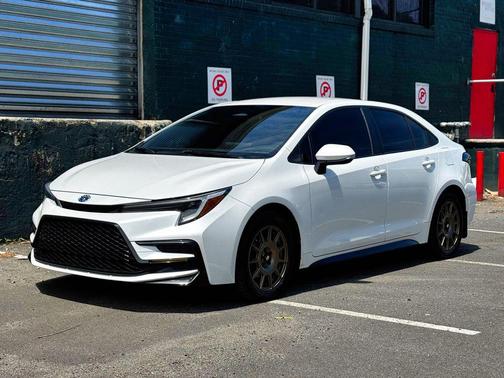 Wind Chill Pearl 2024 Toyota Corolla Hybrid SE