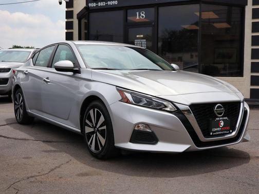 Brilliant Silver Metallic 2021 Nissan Altima 2.5 SV