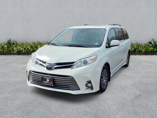 2018 Toyota Sienna XLE