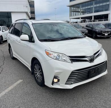 2018 Toyota Sienna XLE