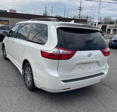 2018 Toyota Sienna XLE