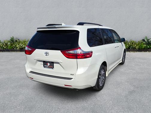 2018 Toyota Sienna XLE