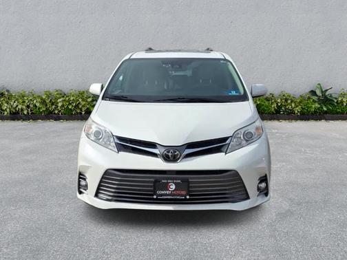 2018 Toyota Sienna XLE