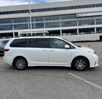 2018 Toyota Sienna XLE