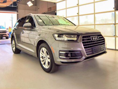 Gray 2017 Audi Q7 3.0T Premium