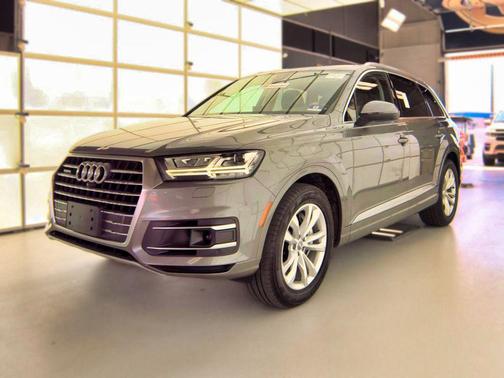 Gray 2017 Audi Q7 3.0T Premium