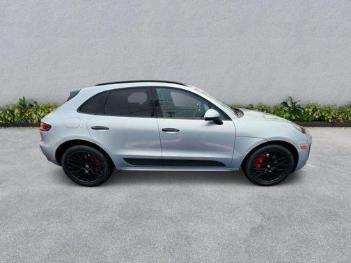 Rhodium Silver Metallic 2018 Porsche Macan Macan GTS