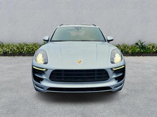 Rhodium Silver Metallic 2018 Porsche Macan Macan GTS