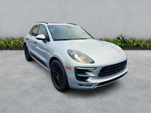 Rhodium Silver Metallic 2018 Porsche Macan Macan GTS