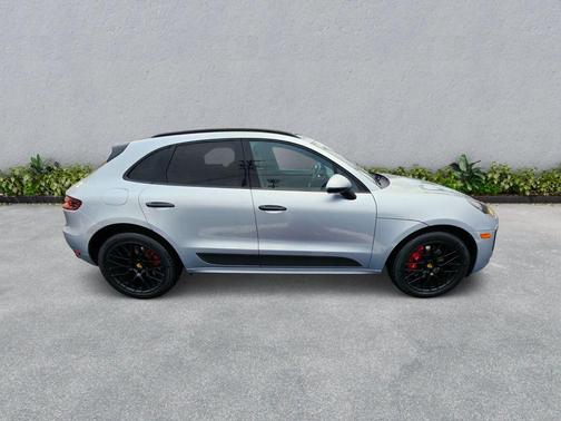 Rhodium Silver Metallic 2018 Porsche Macan Macan GTS