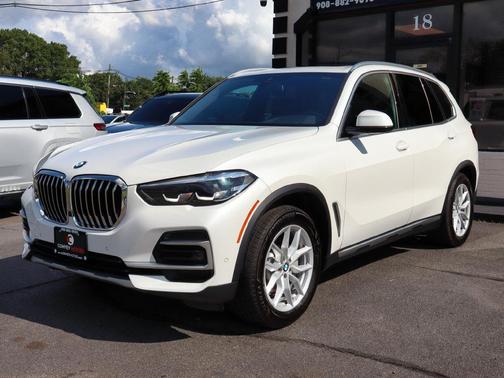 Mineral White Metallic 2023 BMW X5 xDrive40i