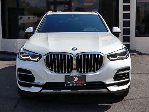 Mineral White Metallic 2023 BMW X5 xDrive40i