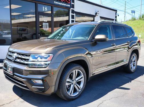 Green 2019 Volkswagen Atlas 3.6L SE w/Technology