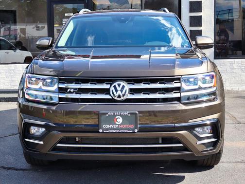 Green 2019 Volkswagen Atlas 3.6L SE w/Technology
