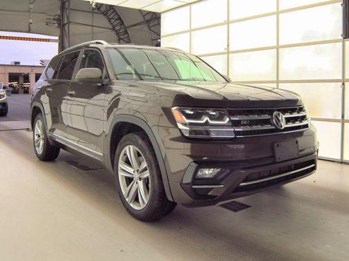 Green 2019 Volkswagen Atlas 3.6L SE w/Technology