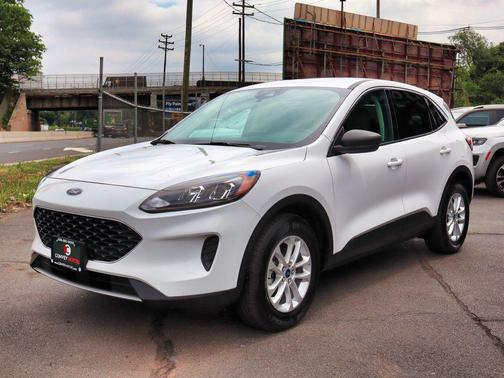 Oxford White 2022 Ford Escape SE