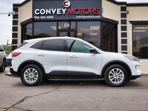Oxford White 2022 Ford Escape SE