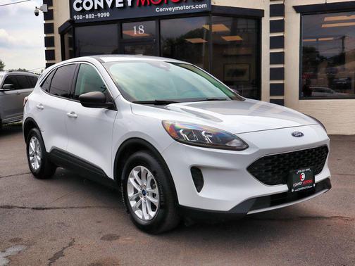 Oxford White 2022 Ford Escape SE