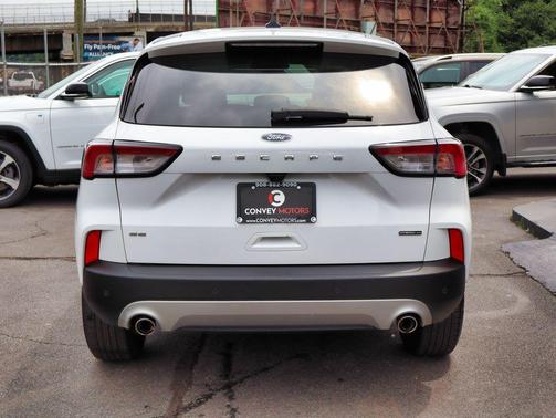 Oxford White 2022 Ford Escape SE