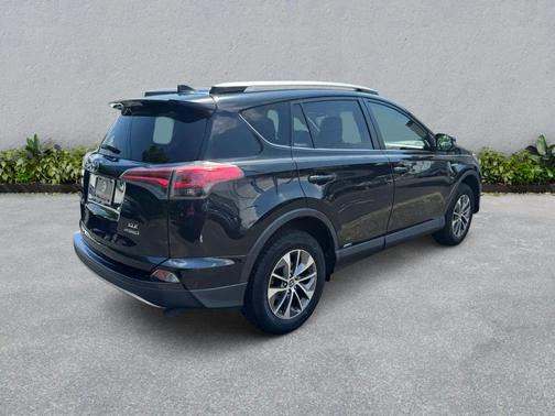 2016 Toyota RAV4 Hybrid XLE