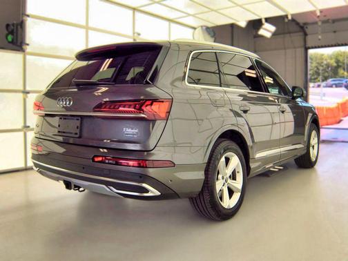 Gray 2022 Audi Q7 45 Premium Plus